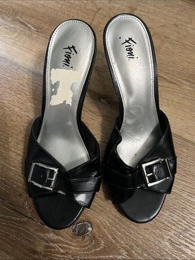 FIONI Clothing Black Buckle Kitten Heels